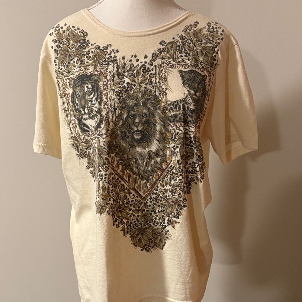 Basic Edition Vintage Lion and Tiger Cream short sleeve T shirt. Size medium